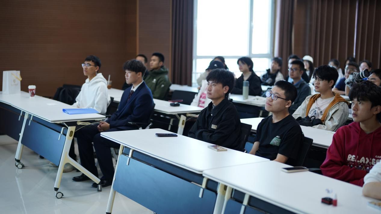 匯聚雙創(chuàng)活力 傳遞科技力量——大學(xué)生創(chuàng)新創(chuàng)業(yè)基地開放日活動(dòng)順利舉行